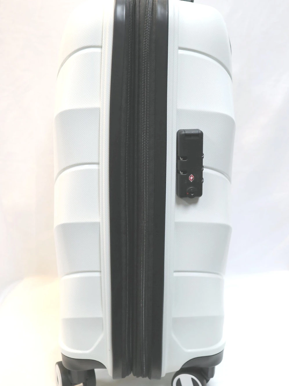 Bon Voyage 9303 Hardside Luggage 4 Bon Voyage 9303 Hardside Luggage - Image 4