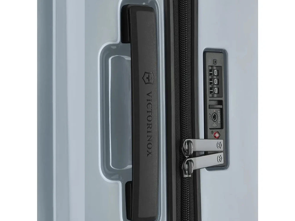 Victorinox Airox Large Hardside Case 2 Victorinox Airox Large Hardside Case - Image 2